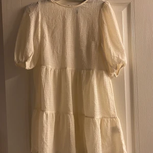 Beige klänning - Fin klänning från H&M