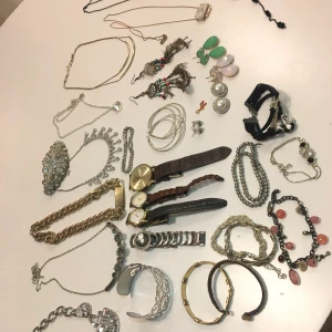 Alla smycken 50kr - Alla smycken 50kr eller bud. Vissa mer använda än andra. 