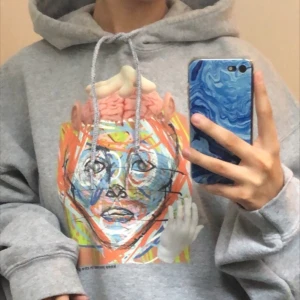 Brand of roses hoodie  - Asnajs hoodie som är i bra skick! Oversized passform och fungerar till många outfits! 