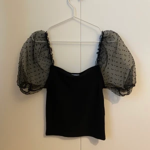 Söt topp - Superfin topp, perfekt till vår och sommar!✨ aldrig använd