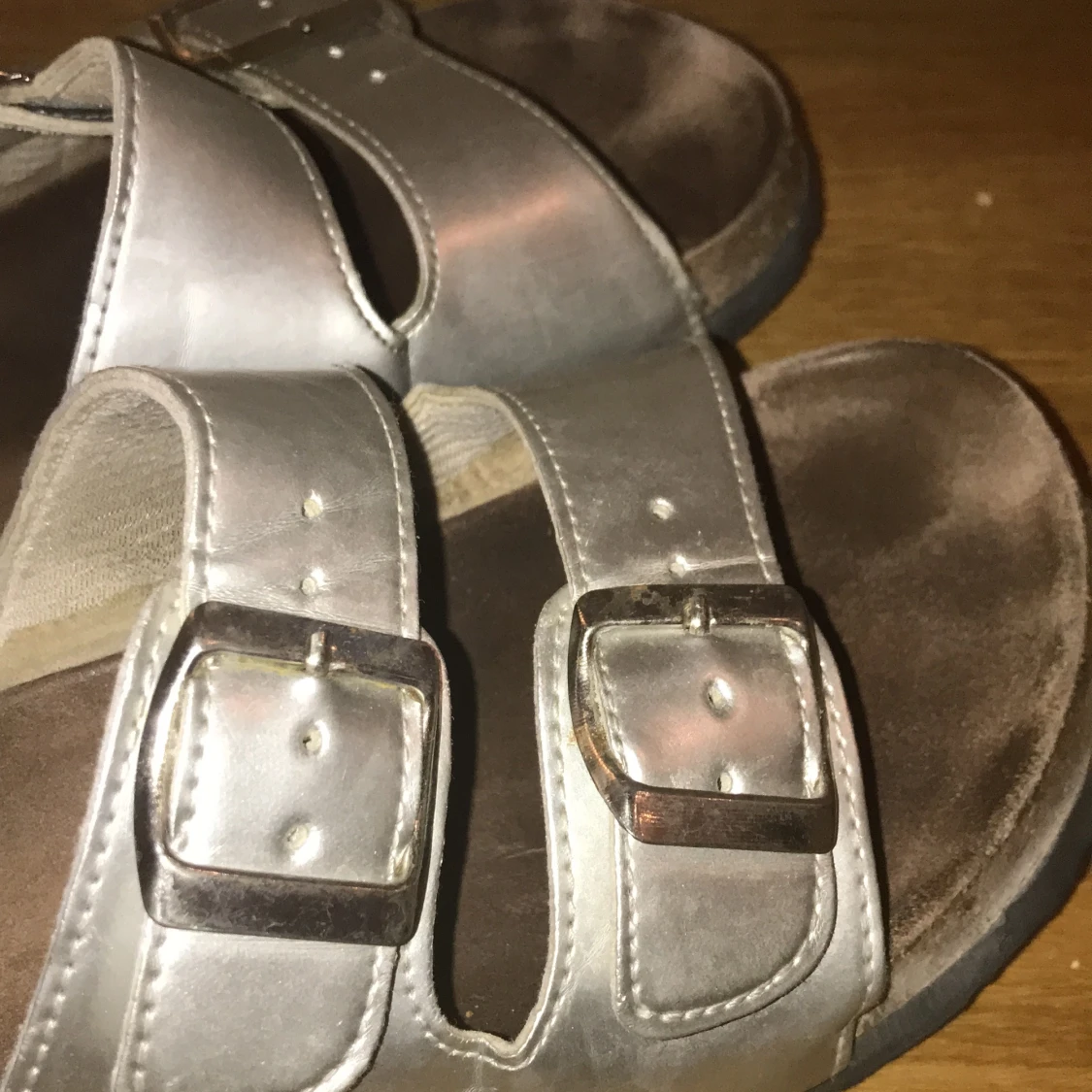 Sköna silvertofflor - 91