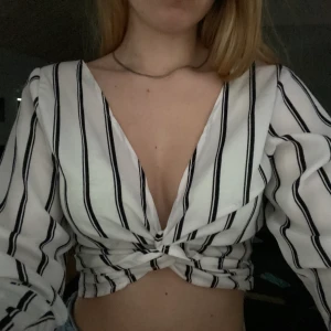 Randig blus - En tunn blus från Zaful. 