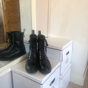 Combat boots från Zara storlek 38! - Sparsamt använda, som nya! 