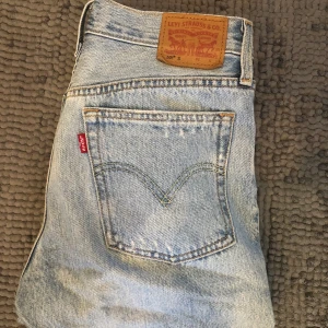 Levis 501 - Levis 501:or i färgen lovefool. Sparsamt använda så bra skick! Köparen står för frakt