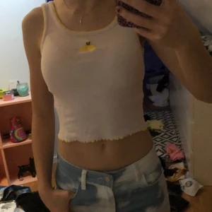 Rosa linne💞🍋 - Säljer denna helt oanvända ribbade toppen! De är skit stretchig och skulle nog passa typ alla stlk men är i XS 🍋💞🙌🏽 så himla gullig och skönt material💞🍋🍋🌼