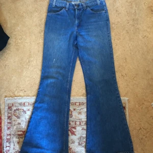 Levi’s bootcut - Sköna jeans med bootcut från Levi’s. Sitter skönt och inte så använda, köpta second hand. Möts upp i city eller söder. 🤝