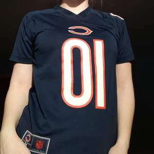 En snygg amerikansk fotboll tröja i str M, köpt i USA. Aldrig använd 