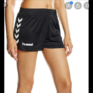 Hummel shorts - Har typ 5-6 st hummelshorts, super snygga och fina! Den kortare modellen är är snygga att ha hemma och på träning. Säljer för 70kr st