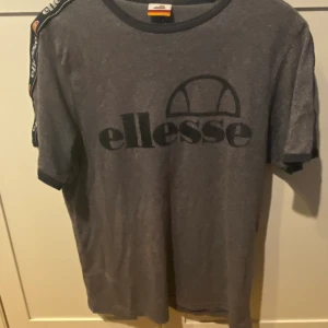 Ellesse T-Shirt - Ellesse T-shirt storlek medium 