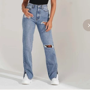 Split Jeans med bum rip - Väljer att dessa o har aldrig tagit på mig dem för visste inte att dem hade bum split nät jag köpte dem!