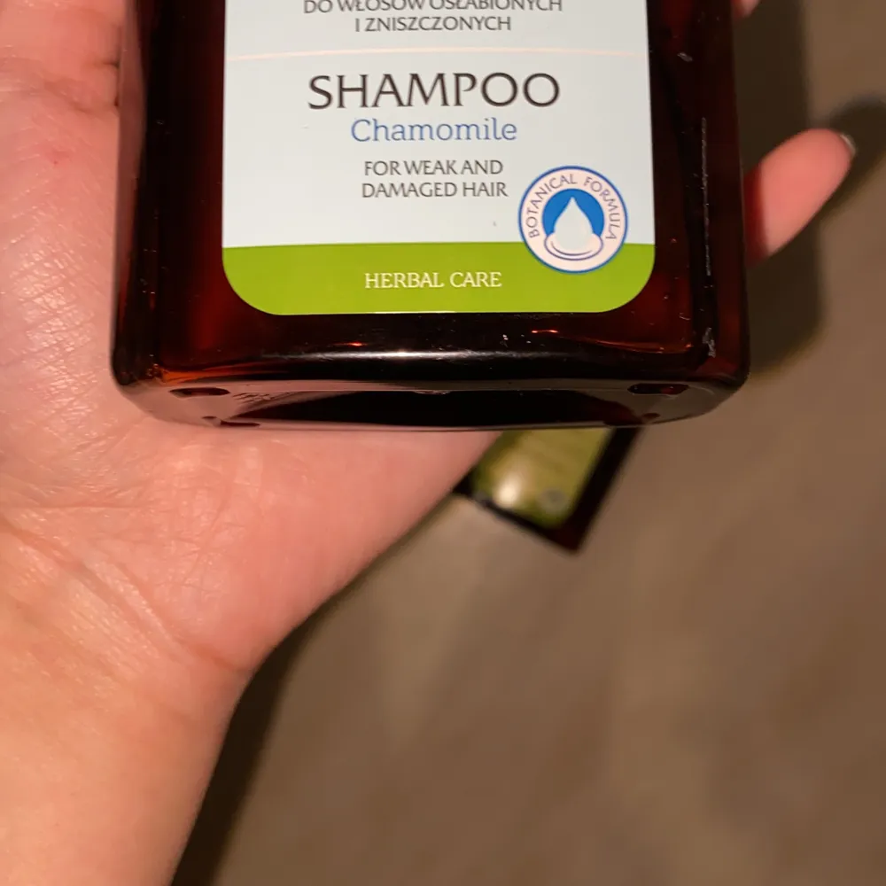 2st super bra shampoos, ej gjord för hår typen 3b o uppåt. Så det går bra för 3a och neråt! Bäst för naturligt platt hår. En för 35kr men köper du två blir det endast 60kr Billigare än original pris.  . Accessoarer.