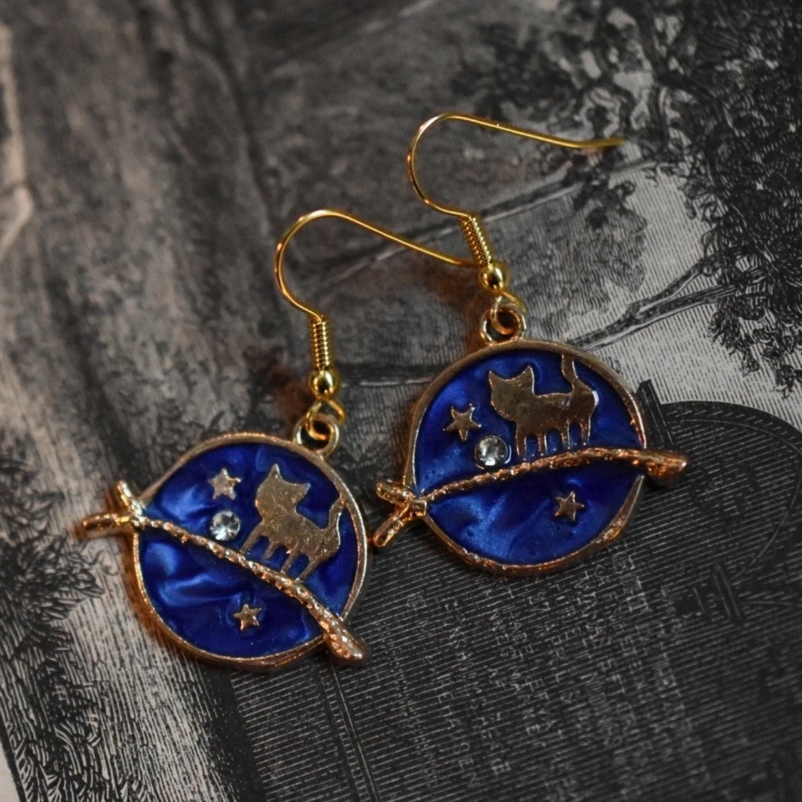 Örhängen med kattberlock - 90