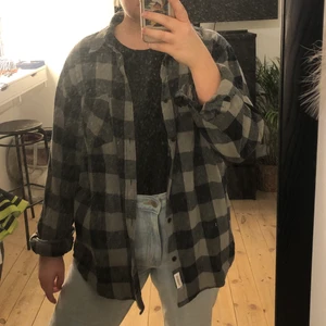 Rutig skjorta - Köpt på lager 157 💕 andvänd fåtal gånger!