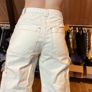 Weekday cargobyxor - Coola cargo ish byxor från weekday.