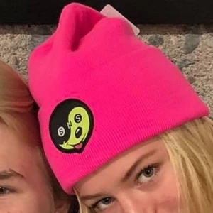 Mössa från SNS - Säljer denna rosa mössa från sneakers and stuff SNS💖💖💖skriv vid frågor💖💖💋