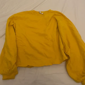 Nelly  - Säljer denna tröjan från Nelly använd ett par gånger storlek xs