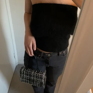 Väska - Säljer denna fina väska som är super fin att liva upp en outfit med!