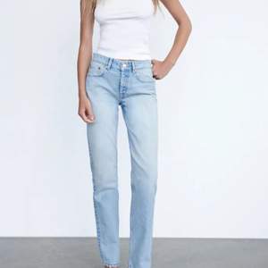 Ljusblå trendiga Zara jeans, straight leg. Storlek 34💓