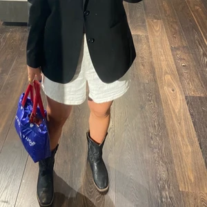 Cowboyboots  - Snygga cowboyboots köpta vintage, men knappt använda. Super snygga till det mesta:) säljer vid bra bud. Skorna är i strl 38/39. 