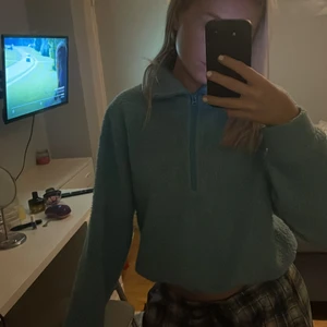 Skön tröja - Säljer denna supersköna tröja från bikbok!