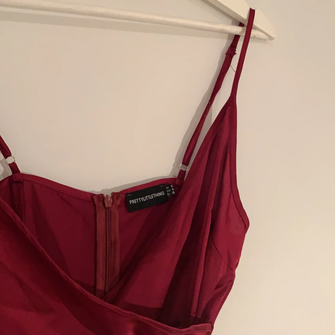 Röd/vinröd klänning - 91