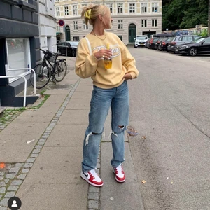 90s highwaisted jeans - Populära 90s highwaisted jeans från Gina tricot som är slutsålda på hemsidan. Storlek 34