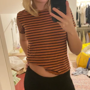 Baby Tee - Säljer denna jätte snygga tröjan från zara,köpare står för frakt💕