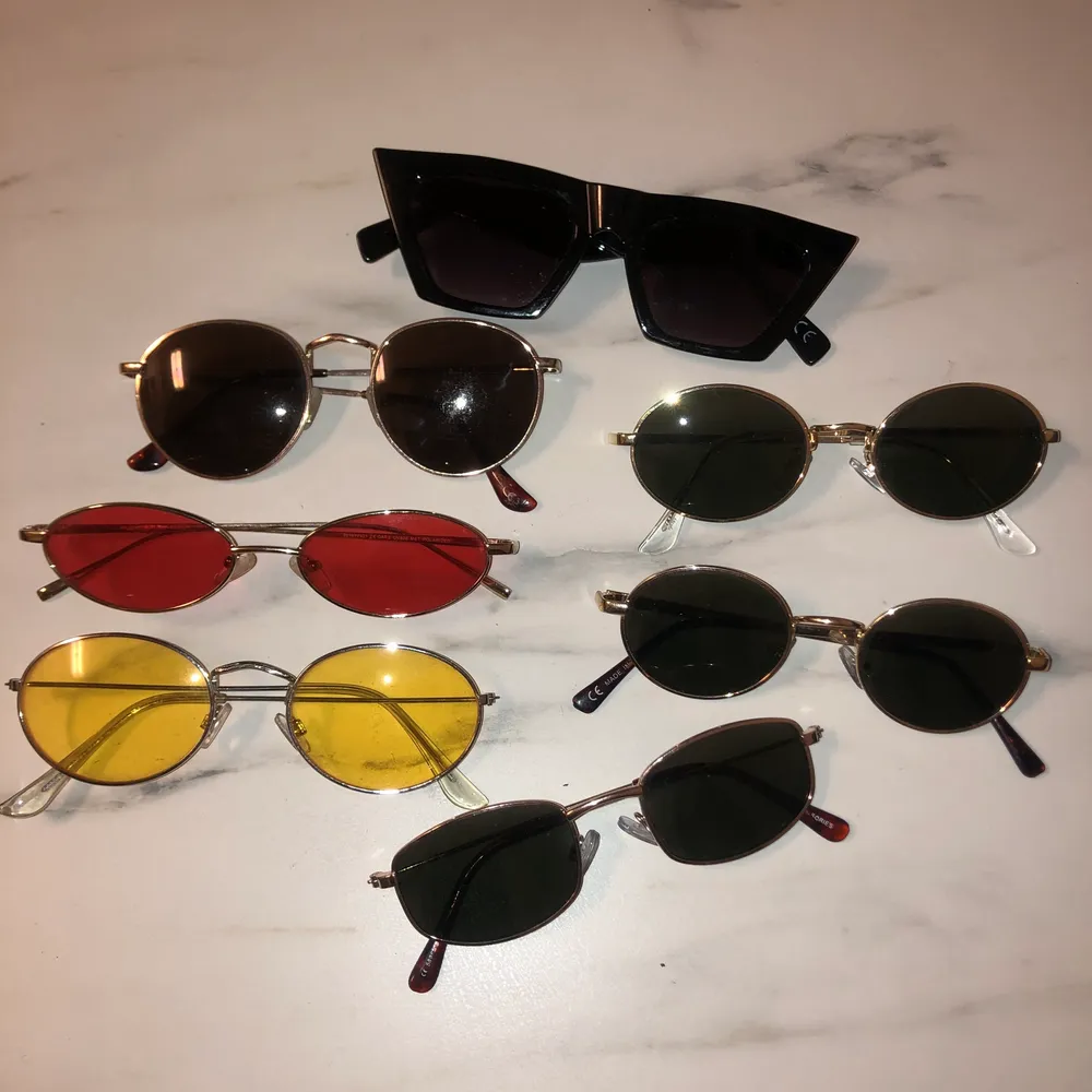 säljer alla dessa solglasögon för 30kr st + frakt💕. Accessoarer.