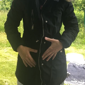 Only jacka  - Jackan är i god skick, tänkte slängas men ifall någon hellre köper then just holla at me! 