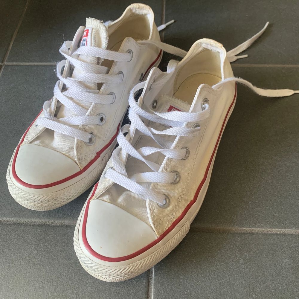 låga vita converse skor | Plick Second Hand