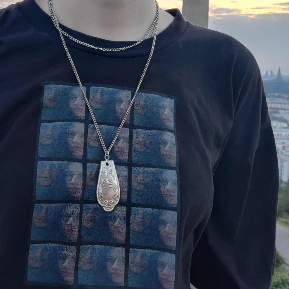 Halsband borrad sked