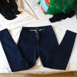 Jeans - Stretchable  jeans size 30 color dark blå