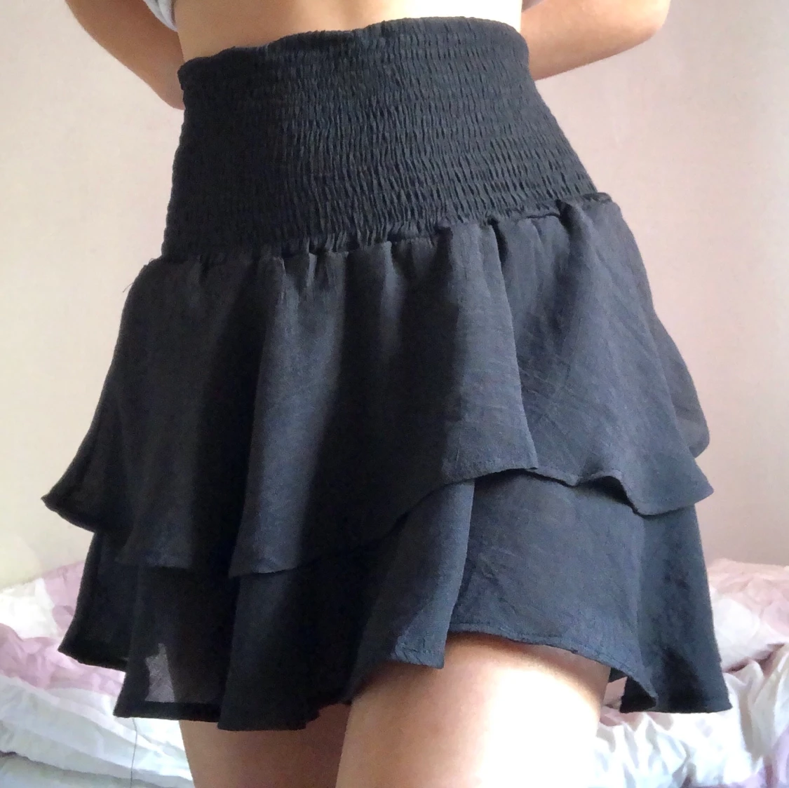 Svart volangkjol i storleken M - 90