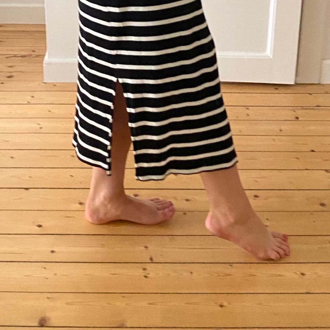 Randig långklänning med slits - 90