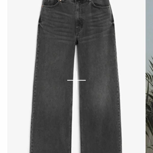 Vida jeans - Väldigt fina byxor passar bra med nästan vilken tröja som helst köpte dem i fjol och säljs pga att jag har vuxit ur dem men tvär feta byxor annars 