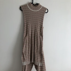 Mys set från H&M som aldrig använts med prislapp kvar🤍 - Mys set från H&M som aldrig använts med prislapp kvar i storle s🤍 väldigt stretchiga och bekvämt, 150kr för båda eller 100styck, köparen står för frakt 📦 