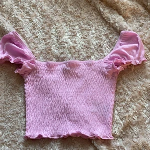 Rosa topp!! - rosa topp från hm!! Använd fåtal gånger! Bra skick💕💕💫