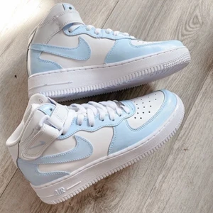 customized nike air force 1 - dessa finns nu att beställa i valfri storlek, går även att välja annan färg enligt önskemål! gå in på nystartade @thekidwithfries på instagram för att lägga beställningar & även kika på andra designs! 🤍