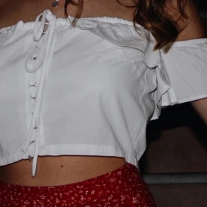 Vit topp från nakd  - Topp från nakd storlek 36