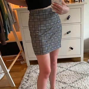 Kjol - Kjol från H&M i storleken S. Nästan aldrig använd. 💕