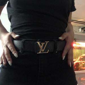 FAKE Louis Vuitton bälte, använt en gång. Kan mötas upp och frakta (köparen står för frakt)