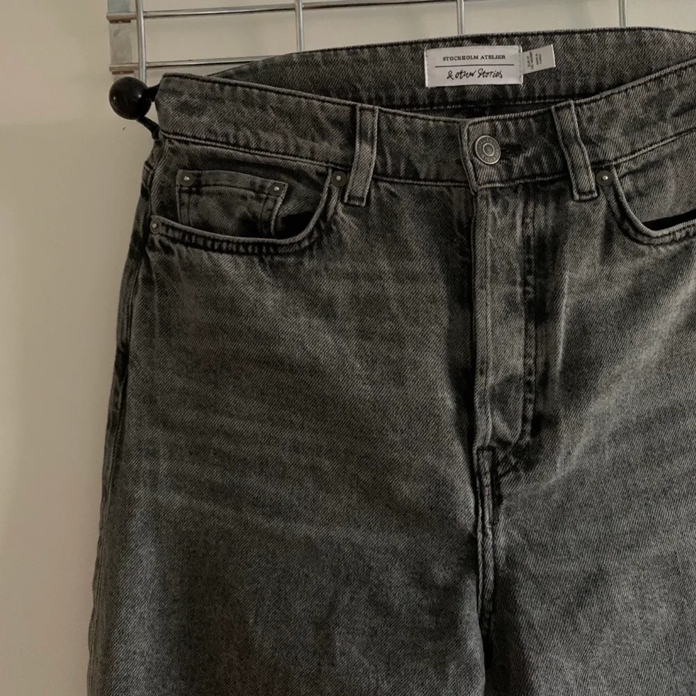 Super vida, stretchiga jeans från & Other Stories. Inköpta i vintras. Storlek 27. . Jeans & Byxor.