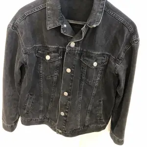 Washed black denim jacket (Size M)