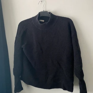 Tjocktröja - Sitter såååå fint, passar till allt!! Skriv för mer info❤️‍🔥