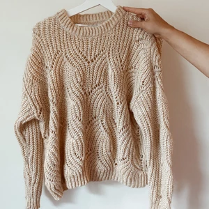 Begie tröja  - Begie tröja passar S och M. 