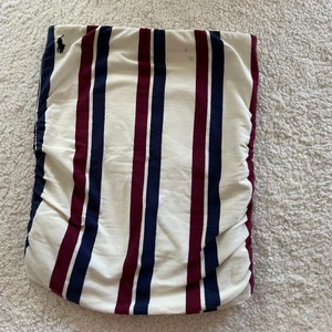 Ralph lauren - Super söt Ralph lauren kjol som tyvärr är för liten🥺finns en fläck på bilden men de försvinner i tvätten😊💓