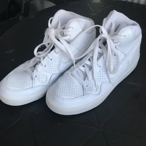 Nike skor - Skor i bra skicka, välanvänd, strl 38 som även passar för 39:)