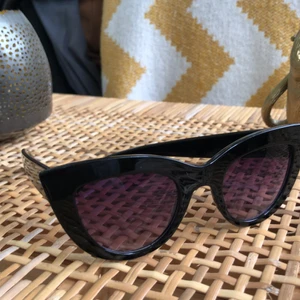 Solglasögon  - Solglasögon. 35kr plus frakt