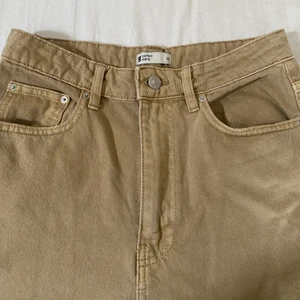 Vida Jeans Gina tricot *OANVÄNDA* - Ett par vida jeans från Gina Tricot i strl 36. Endast prövade. 100% bomull. frakt tillkommer🌺