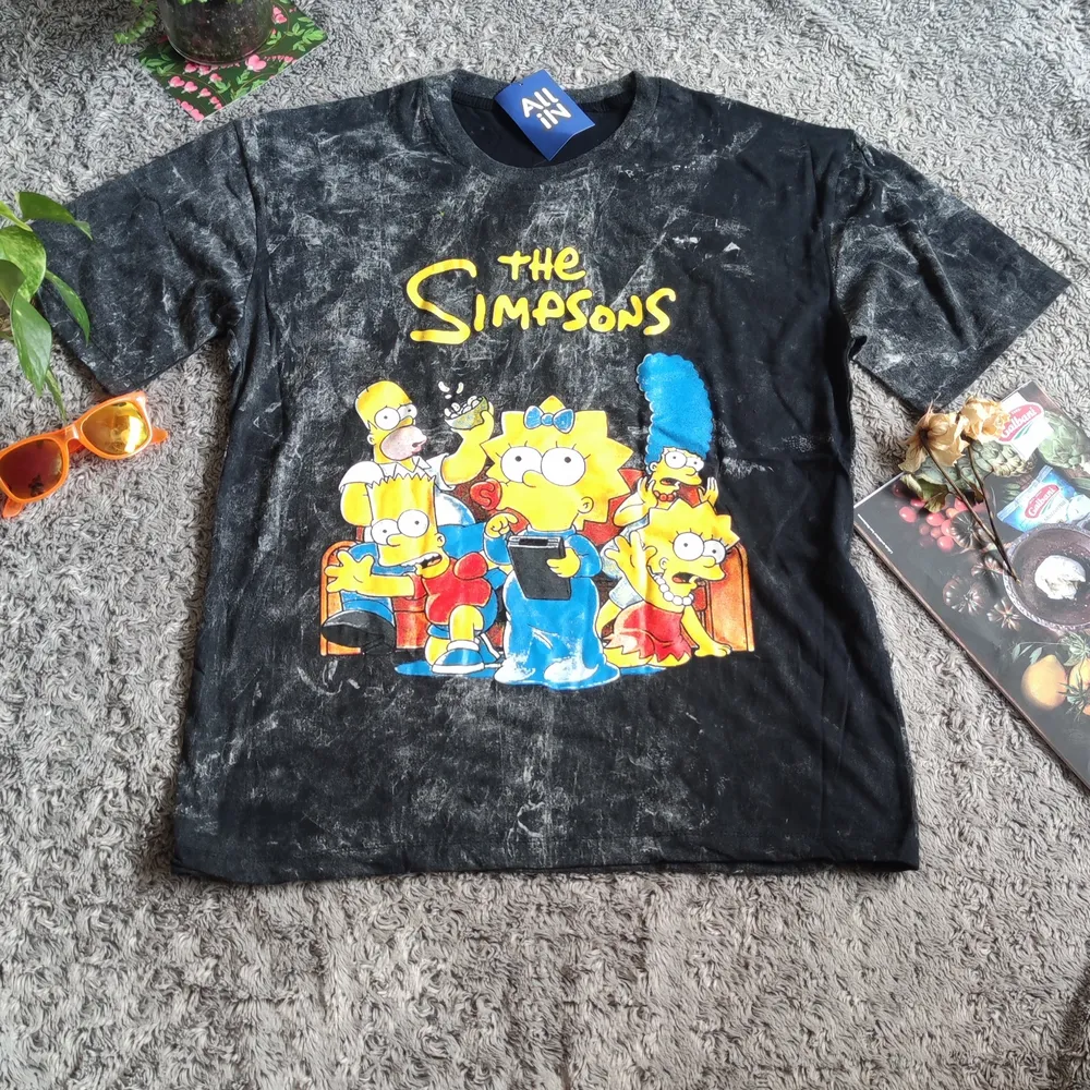 Snygg oversized t-shirt The Simpsons .Helt Ny t-shirt  . Passar både för tjejer och killar : ). Skjortor.